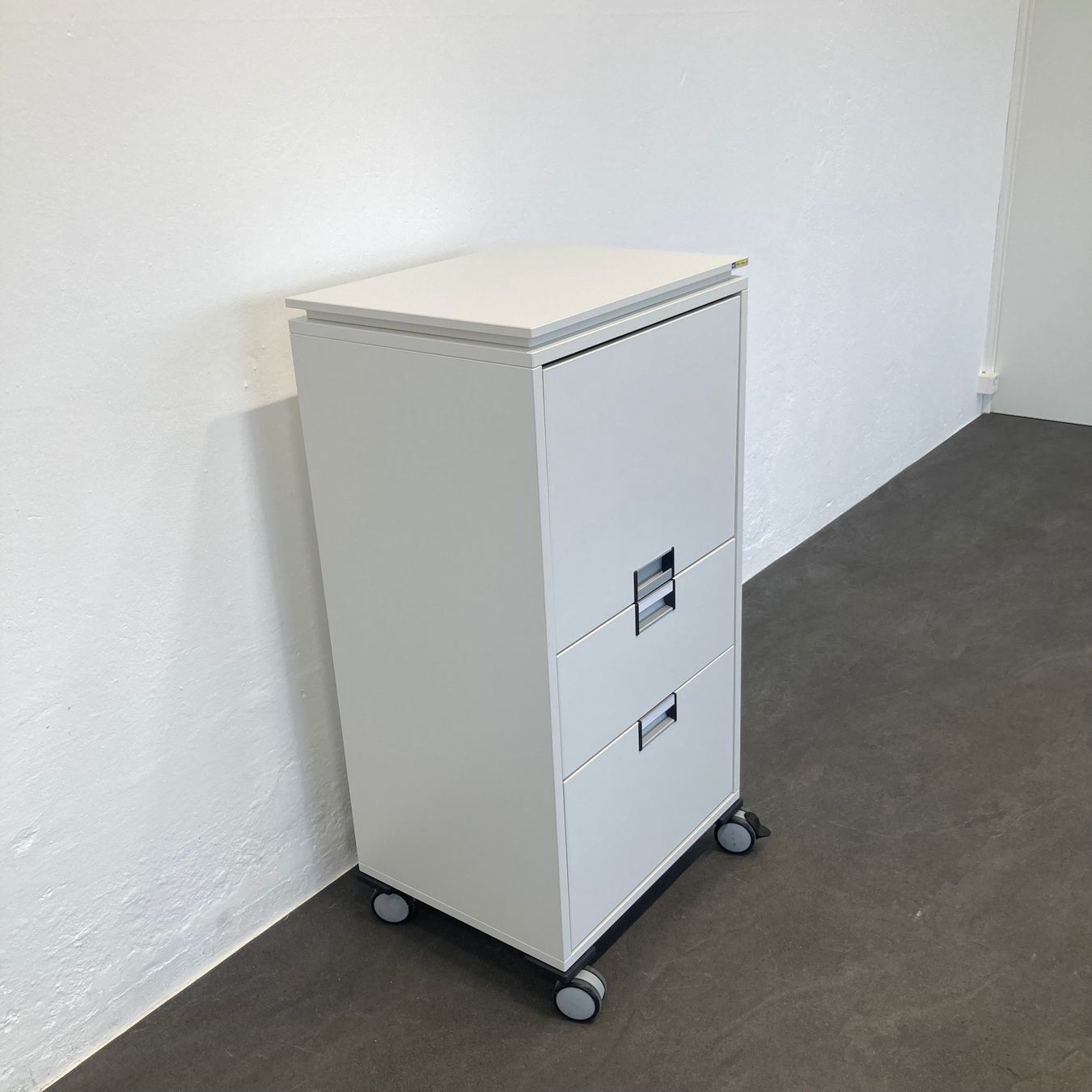 Armadi: Steelcase Moby Roll-Caddy - Weiss - mit Hängerahmen - mit – Usato da Schönenwerd venduto da mcofficeshop 2