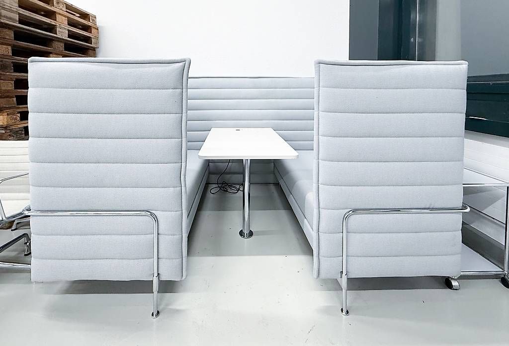 Set di tavolo e panche: VITRA Alcove Cabin – Usato da Basel venduto da used. 1