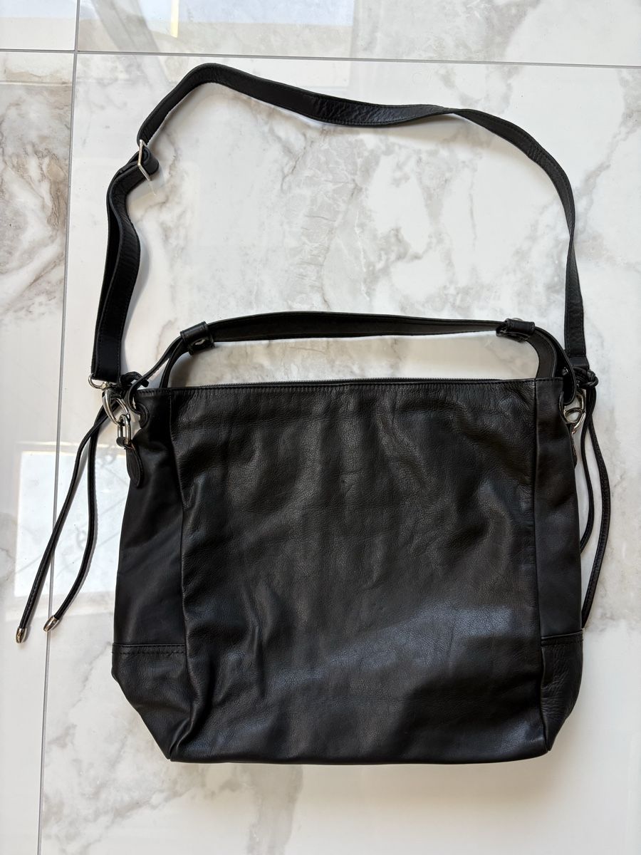 Borse da donna: Schwarze Ledertasche / Shopper  – Usato da Estavayer-le-Lac venduto da Mimmy02 3