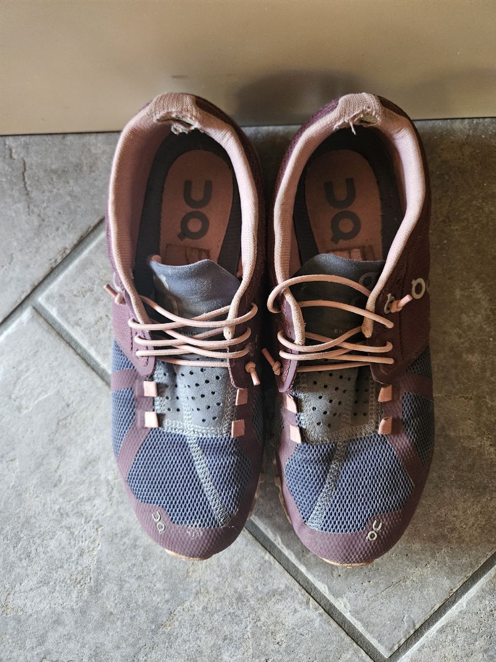 On Chaussures femmes: On Cloud Laufschuhe Damengrösse 38  – D'occasion à Davos Platz par egl_h2gt 1