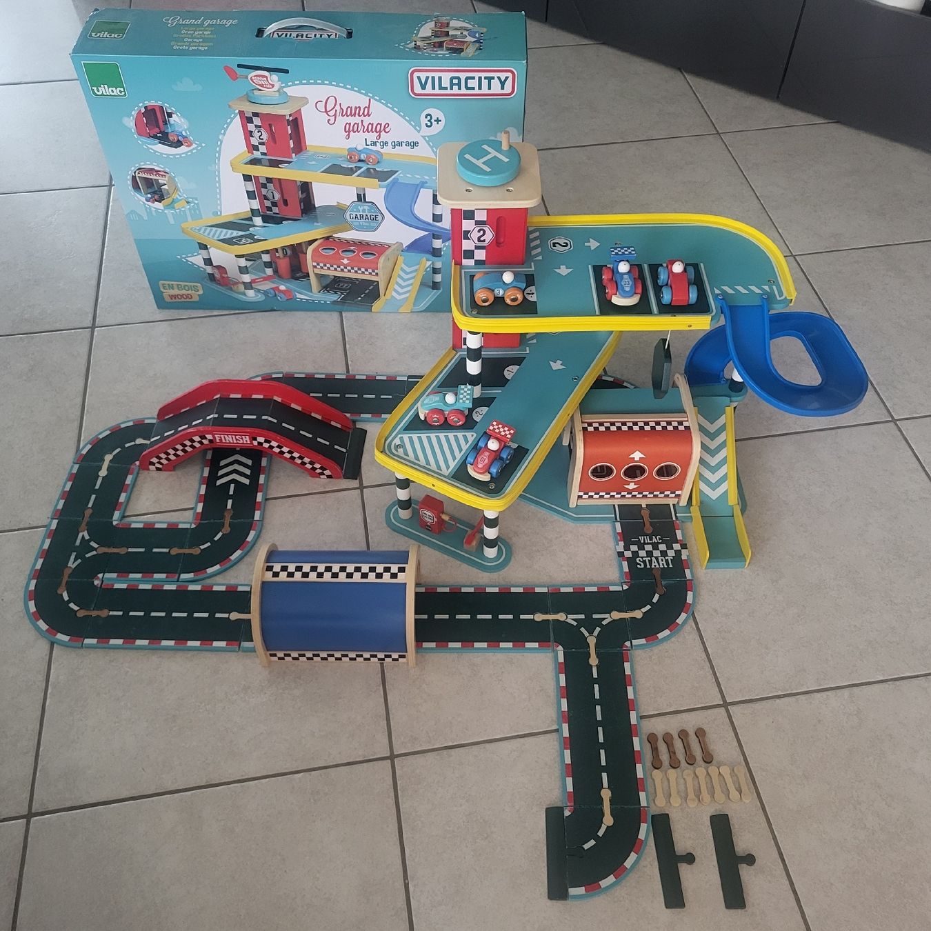 Vilac Giocattoli: Vilac Vilacity Grand Garage – Usato da Andelfingen venduto da StockerRom