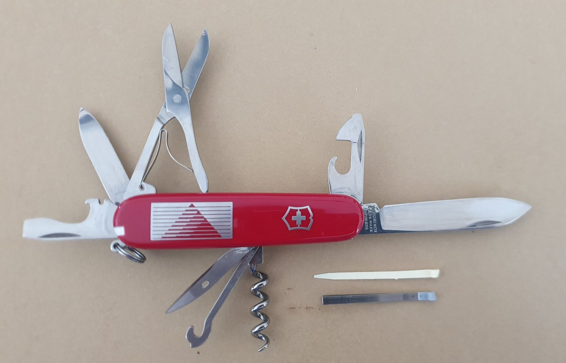 Victorinox Coltelli tascabile: 8 Victorinox Sackmesser mit Logo – Nuovo (secondo la descrizione) da Härkingen venduto da MarianneSi 2