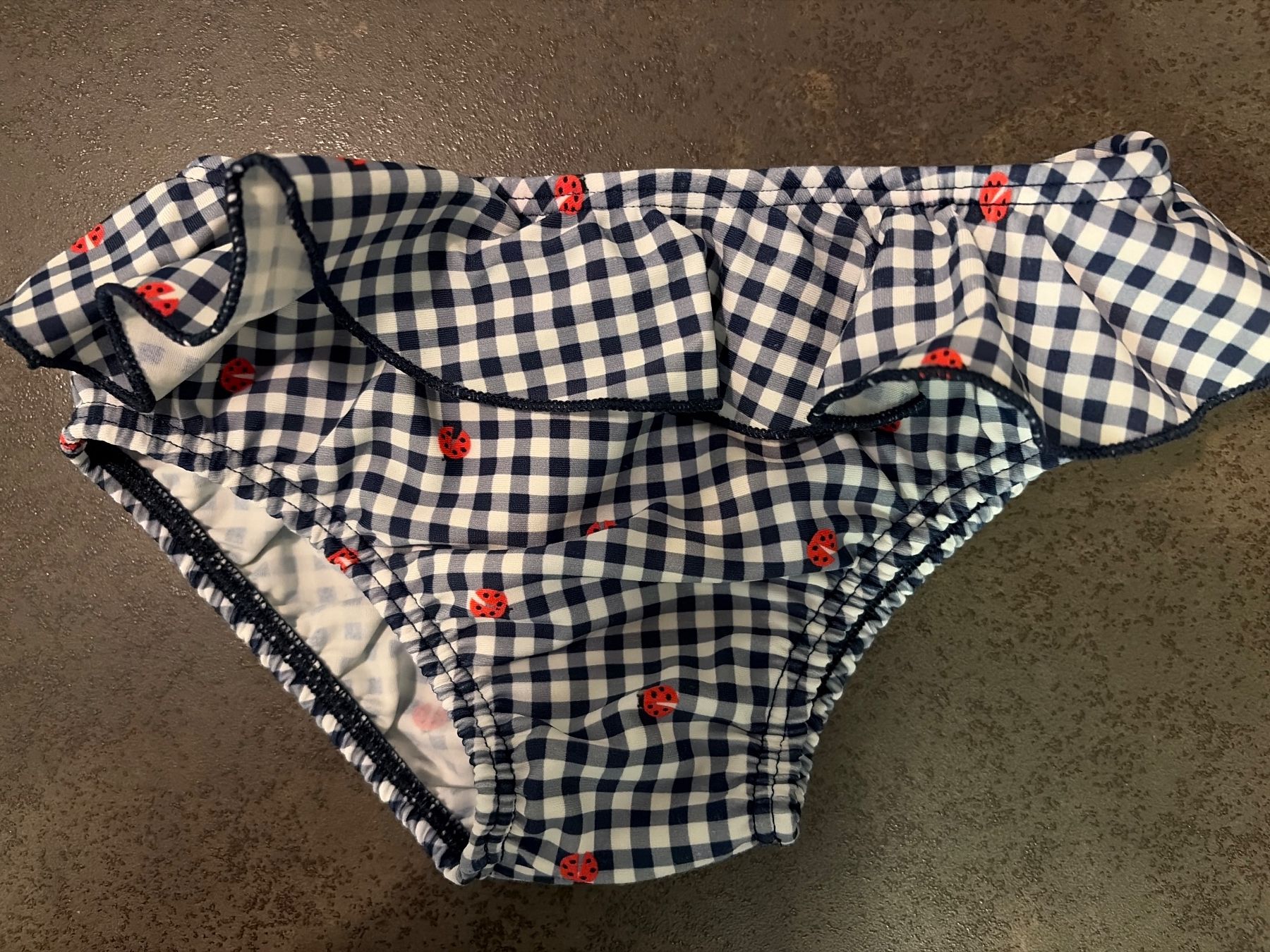 Costumi da bagno: Süsse Badehose mit 🐞Muster, Grösse 68 – Usato da Brüttisellen venduto da val_r8g6