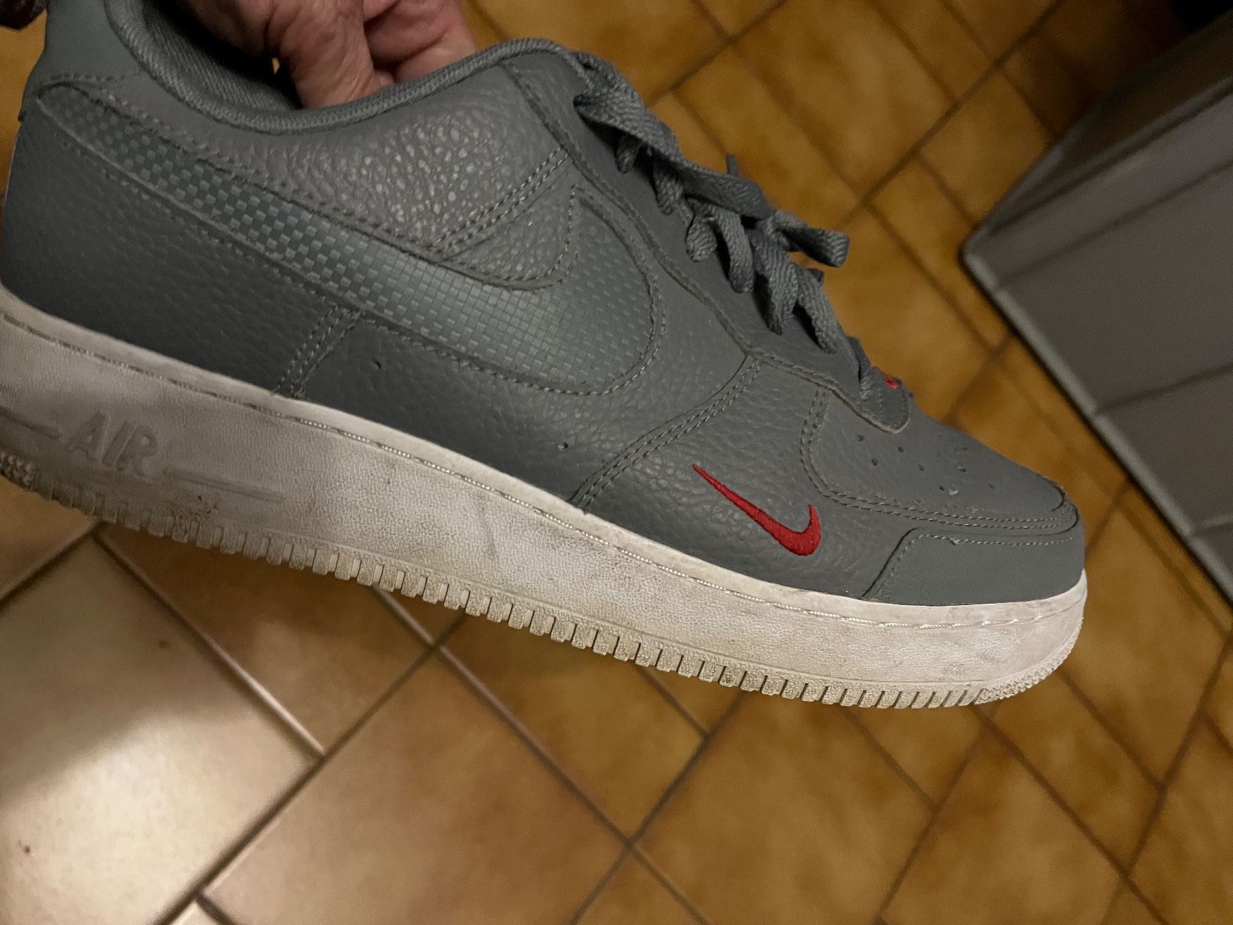 Scarpe da uomo: Basket Air Force grise taille 44 kilyan – Usato da Veyrier venduto da kimedovapa 1