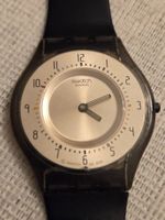Montre Swatch Swiss cadran argenté, bracelet noir ☆☆☆