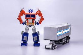 Robosen Flagship Optimus Prime & Trailer Set!