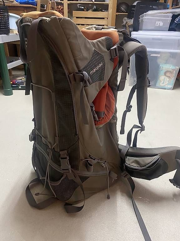 Porte-bébés ventraux & dorsaux: Tragewanderrucksack – D'occasion à Kriens par deb_8tfm