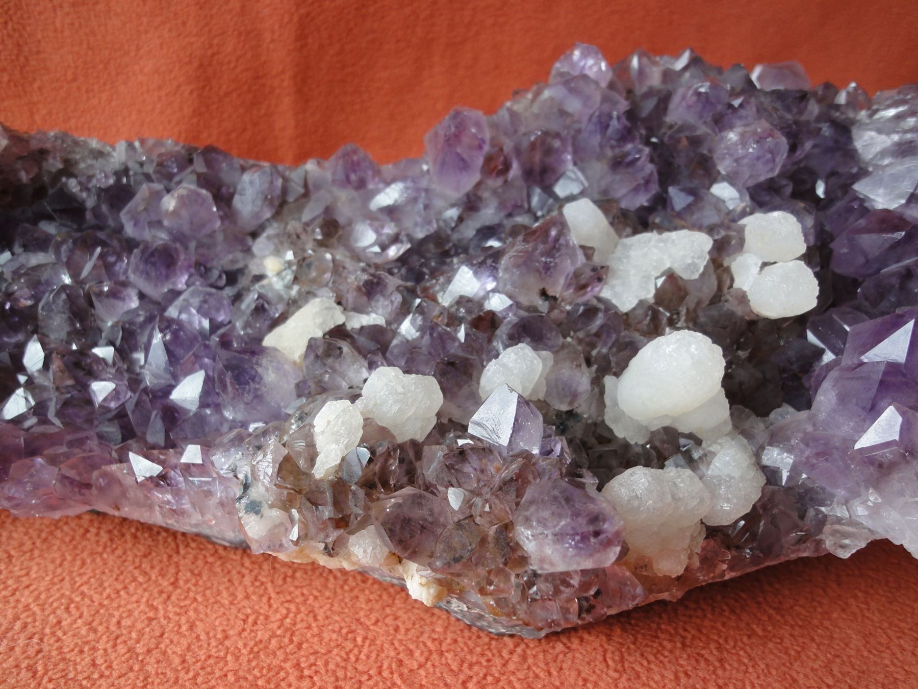 Mineralien & Heilsteine: Amethyst-Stufe mit Einschüssen – Gebraucht aus Chur von omonia 7