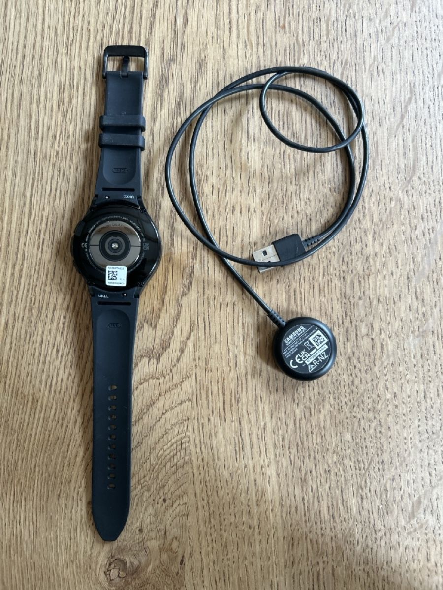 Samsung Smartwatch: Samsung Galaxy Watch 4 Classic schwarz – Nuovo (secondo la descrizione) da Oberdorf BL venduto da Cyrill124 1