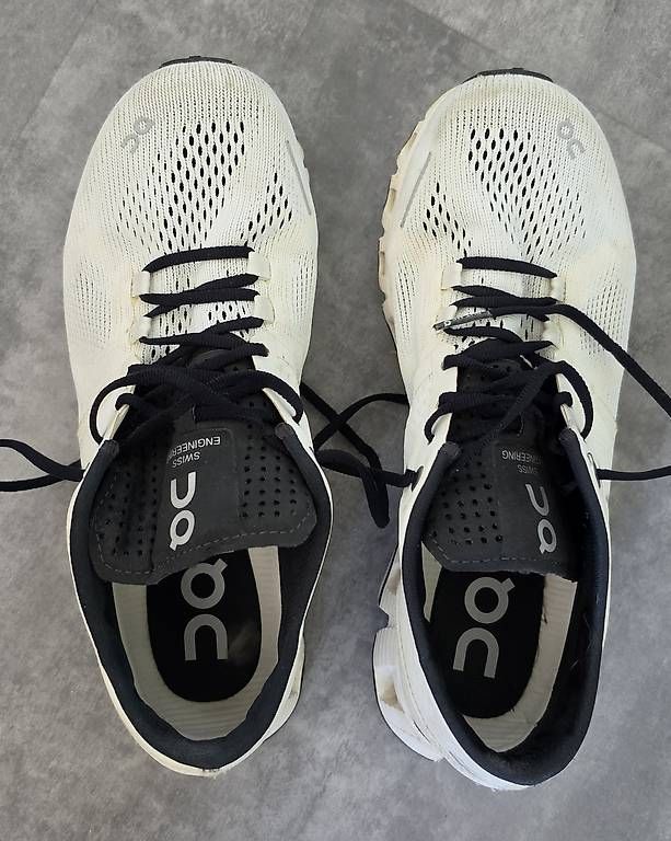 Scarpe da donna: ON Schuhe weiss Gr. 38 wenig gebraucht – Usato da Appenzell venduto da San-cu