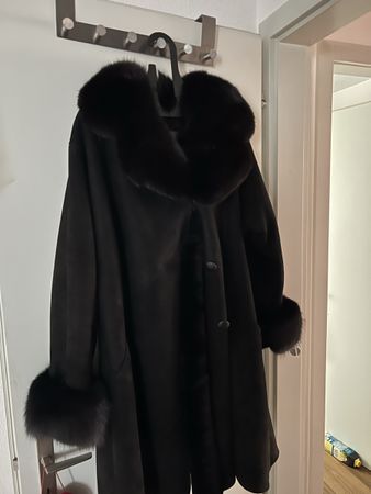 Lammfellmantel mit Fuchsbesatz 