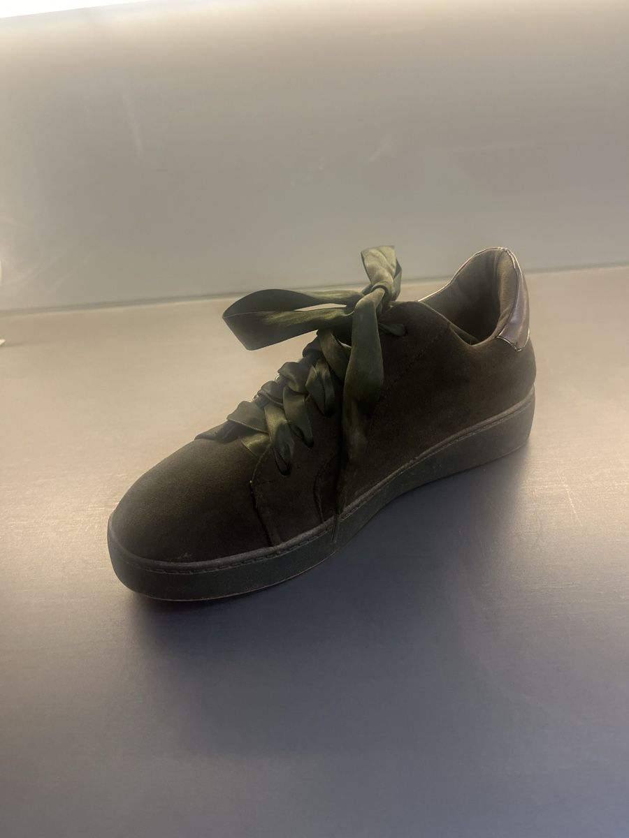 Damenschuhe: Trendy Damen Sneaker grün mit Perlen Gr.36 – Gebraucht aus St.Gallen von Monrose 3