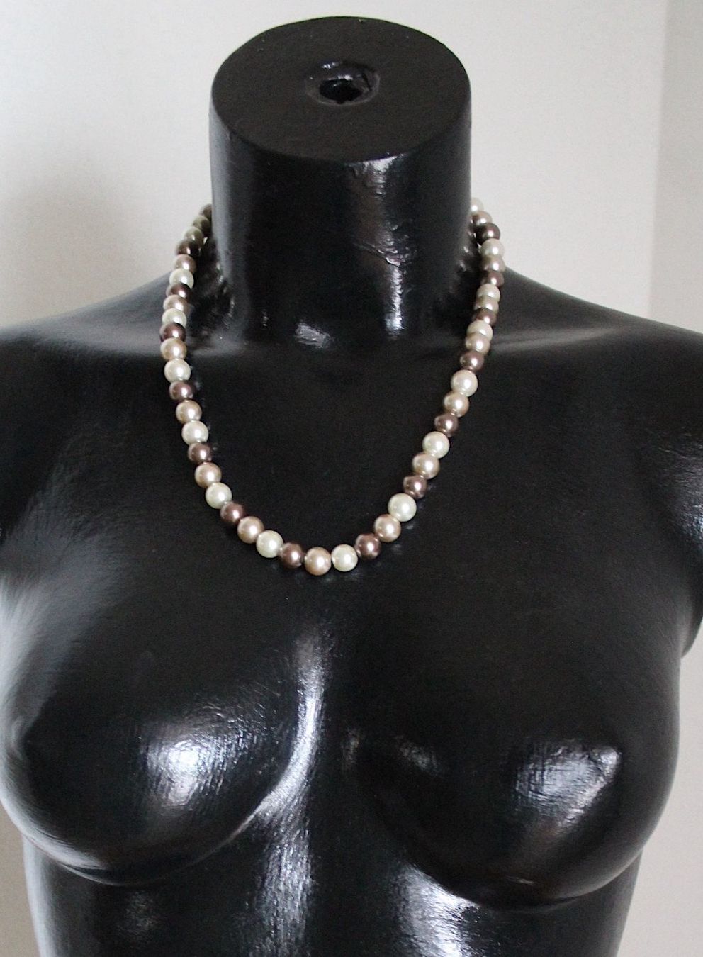 Perles (synthétiques): Perlenkette mit Glasperlen, Länge 23-26 cm – D'occasion à Locarno par madame-tus-sauds 1