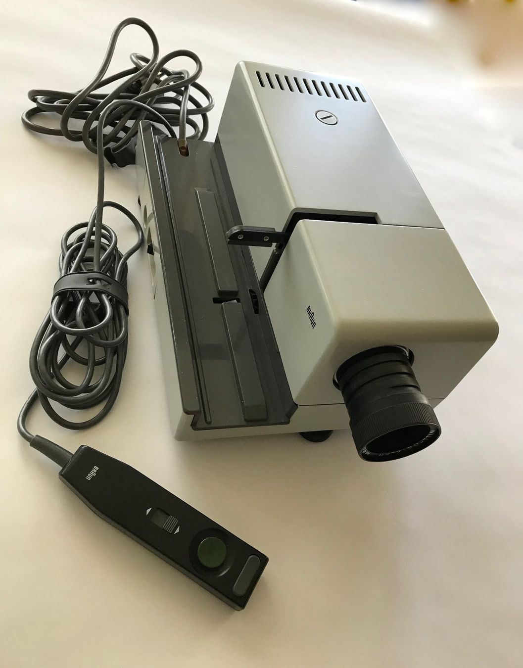 Pellicole: Dia-Projektor Braun D25 + 1 Magazin – Usato da Birmenstorf venduto da Holzbeige 1