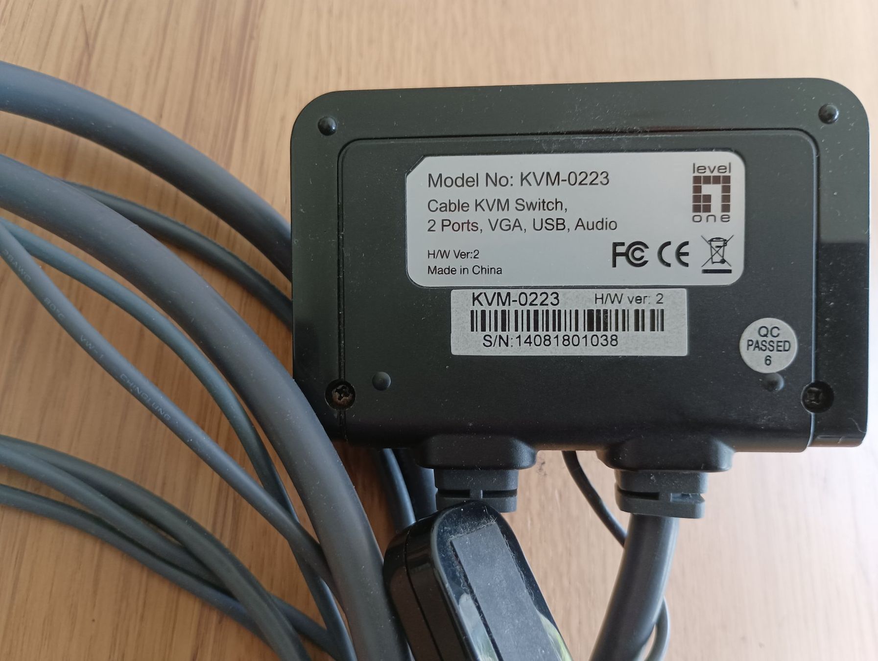 Laufwerke & Adapter: LevelOne KVM-0223, 2-Port KVM Switch, VGA, Audio, USB – Gebraucht aus Basel von Jbeu06 1