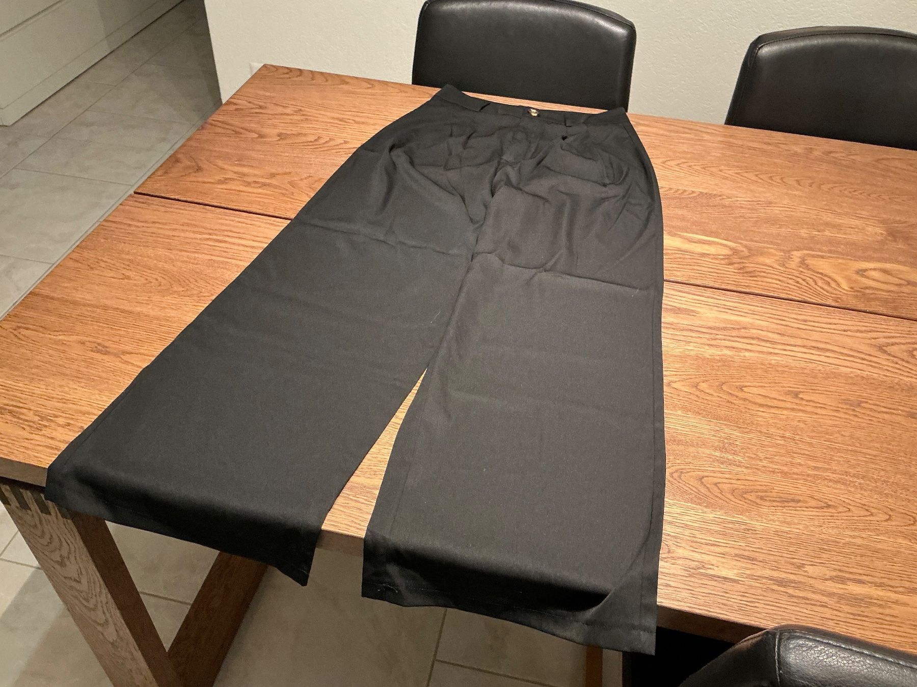 Pantaloni: Schwarze elegante Stoffhose Gr.38 neuwertig – Usato da Würenlos venduto da Chicca2004 3