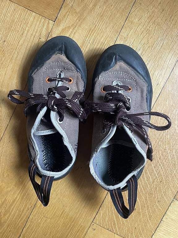Chaussures garçon: Chaussures de grimpe taille 34 – D'occasion à Carouge GE par Noxynox2000