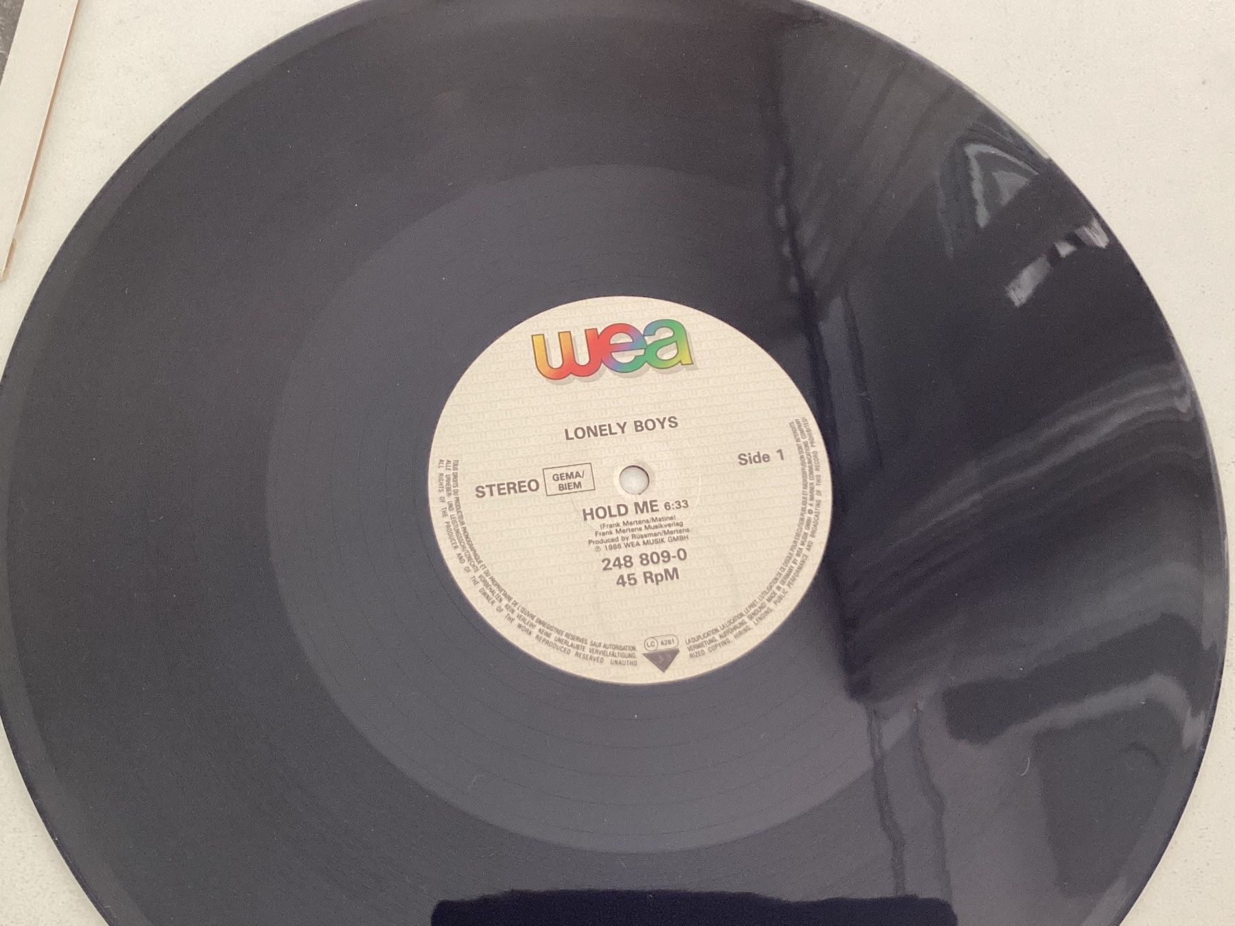 Schallplatten: Lonely Boys Maxi-Single - Hold Me – Gebraucht aus Gutenswil von Hamzian 2