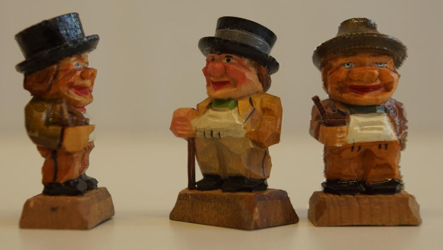Skulpturen & Statuen: 3 Männer, geschnitzt – Neu und originalverpackt aus Brienz BE von P.Edelweiss 4