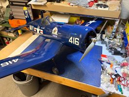 Modellflugzeug Vought F4U Corsair blau guter Zustand