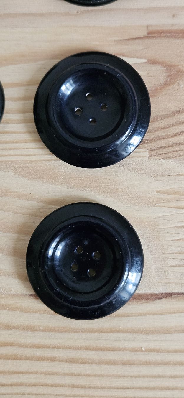 Bottoni: 14 boutons anciens noir de 2 à 3,5cm – Usato da Carouge GE venduto da Lea000 4