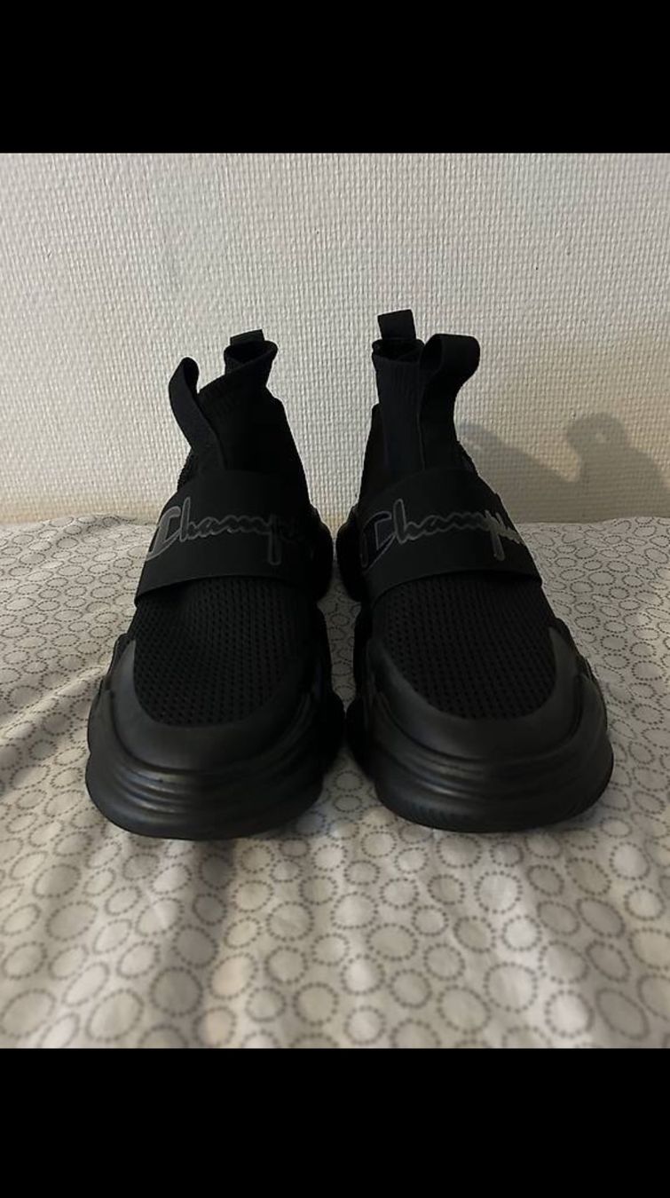 Champion Scarpe da uomo: Schuhe Champions – Usato da Zürich venduto da Yvo619