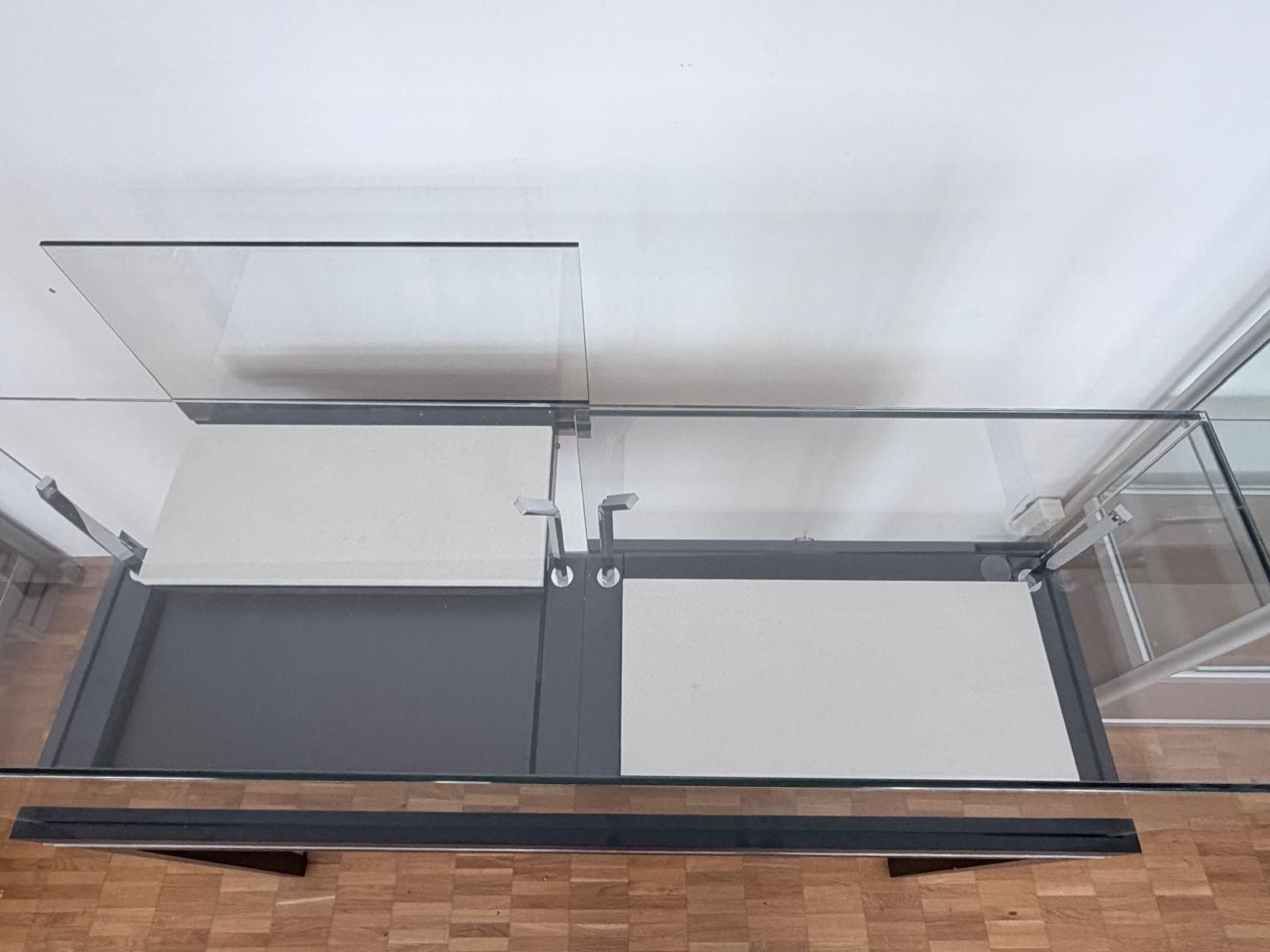 Vetrine: 2 elegante und gut erhaltene Glas Vitrinen – Usato da St. Gallen venduto da RyTriNad 1