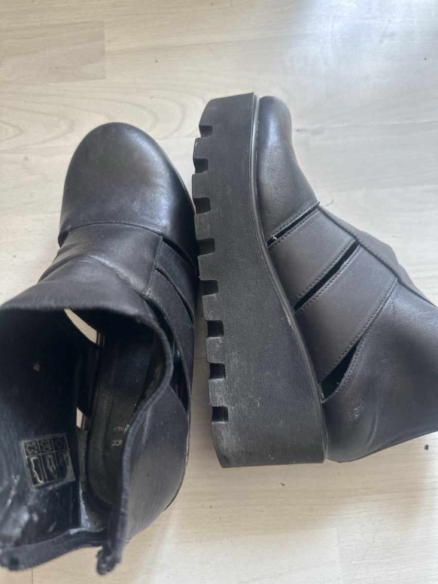 Scarpe da donna: Schwarze Bata Leder Schuhe Grösse 40 mit Reissverschluss – Nuovo (secondo la descrizione) da Gersau venduto da Second-Hand-Shop 2