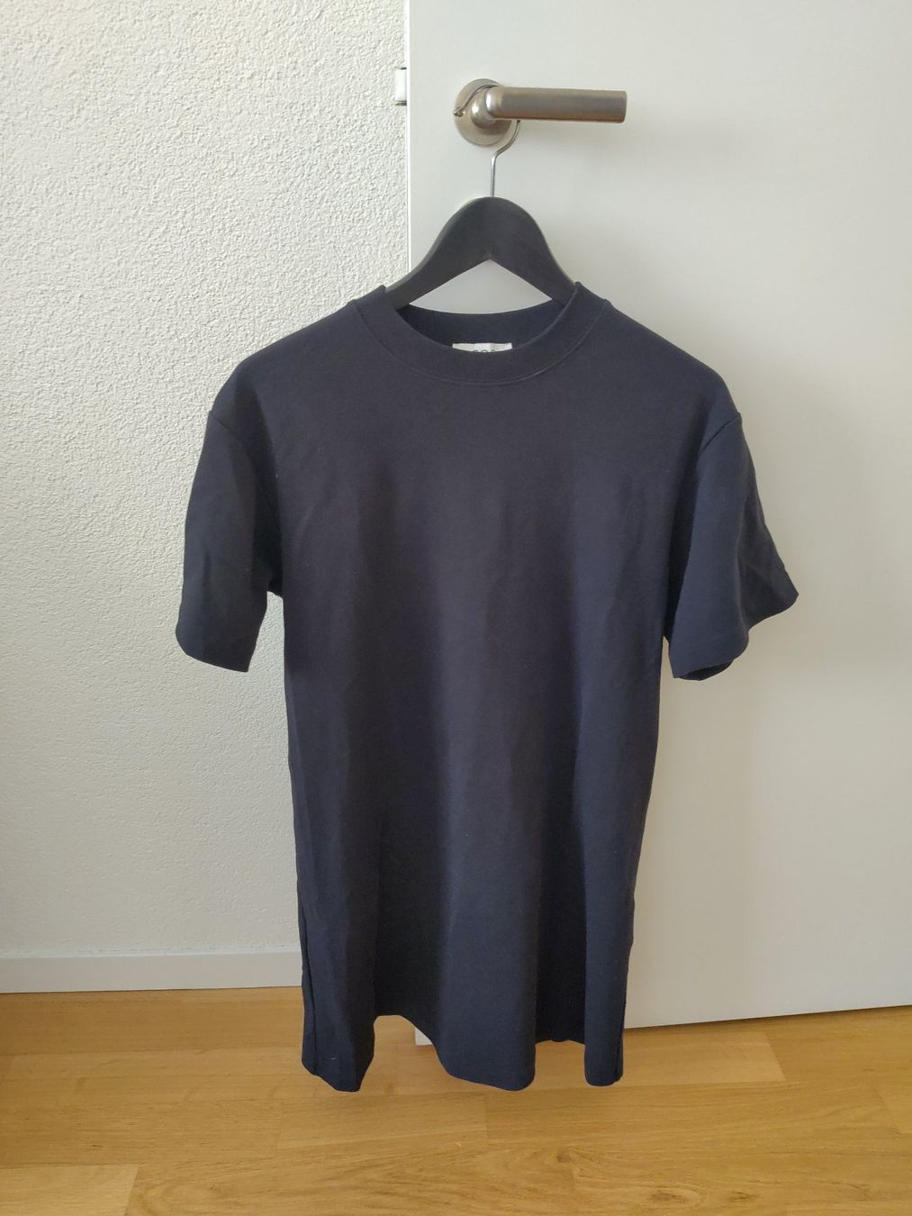 Cos Robes: Longshirt COS schwarz – D'occasion à Baden par shinifin