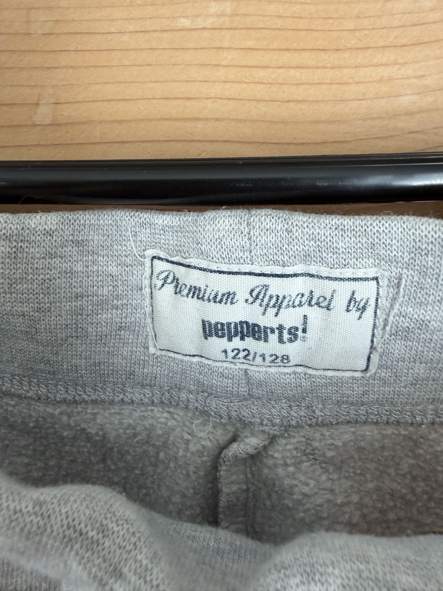 Pantalons: Jogginghose Grösse 122/128 – D'occasion à Grabs par Shelly_87 1