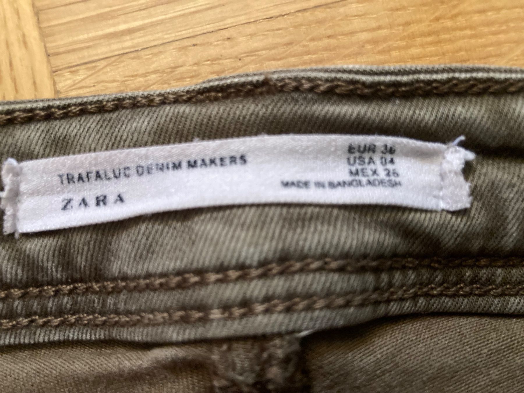 Zara Jeans: Eng anliegende Jeans 36 khaki – Gebraucht aus Kestenholz von zweite_chance 5