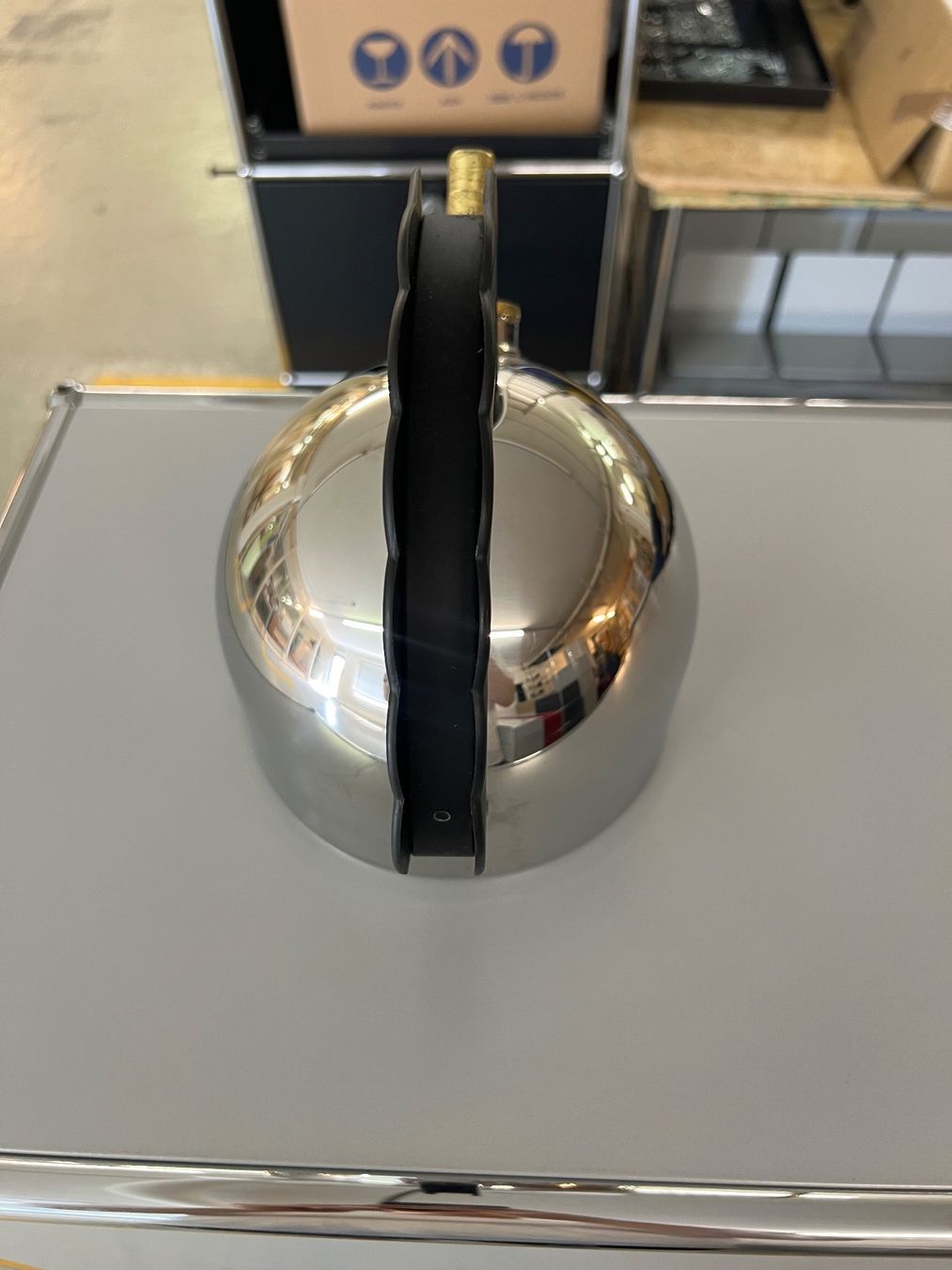 Alessi Wasserkocher: Alessi Wasserkocher – Gebraucht aus Luzern von B-R 1