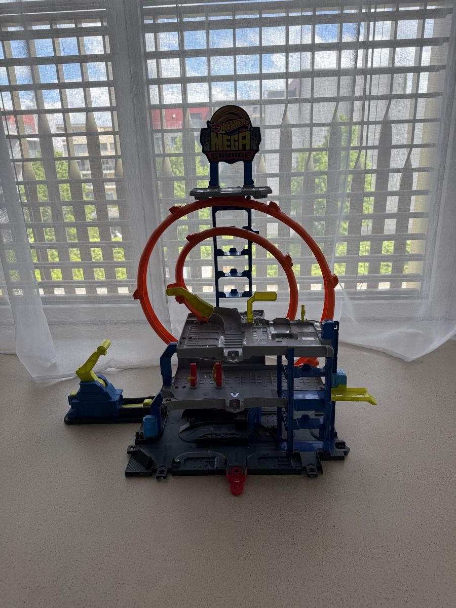 Hot Wheels Giocattoli: Hot Wheels Mega Garage, gut erhalten! – Usato da Dübendorf venduto da Eliiiiif