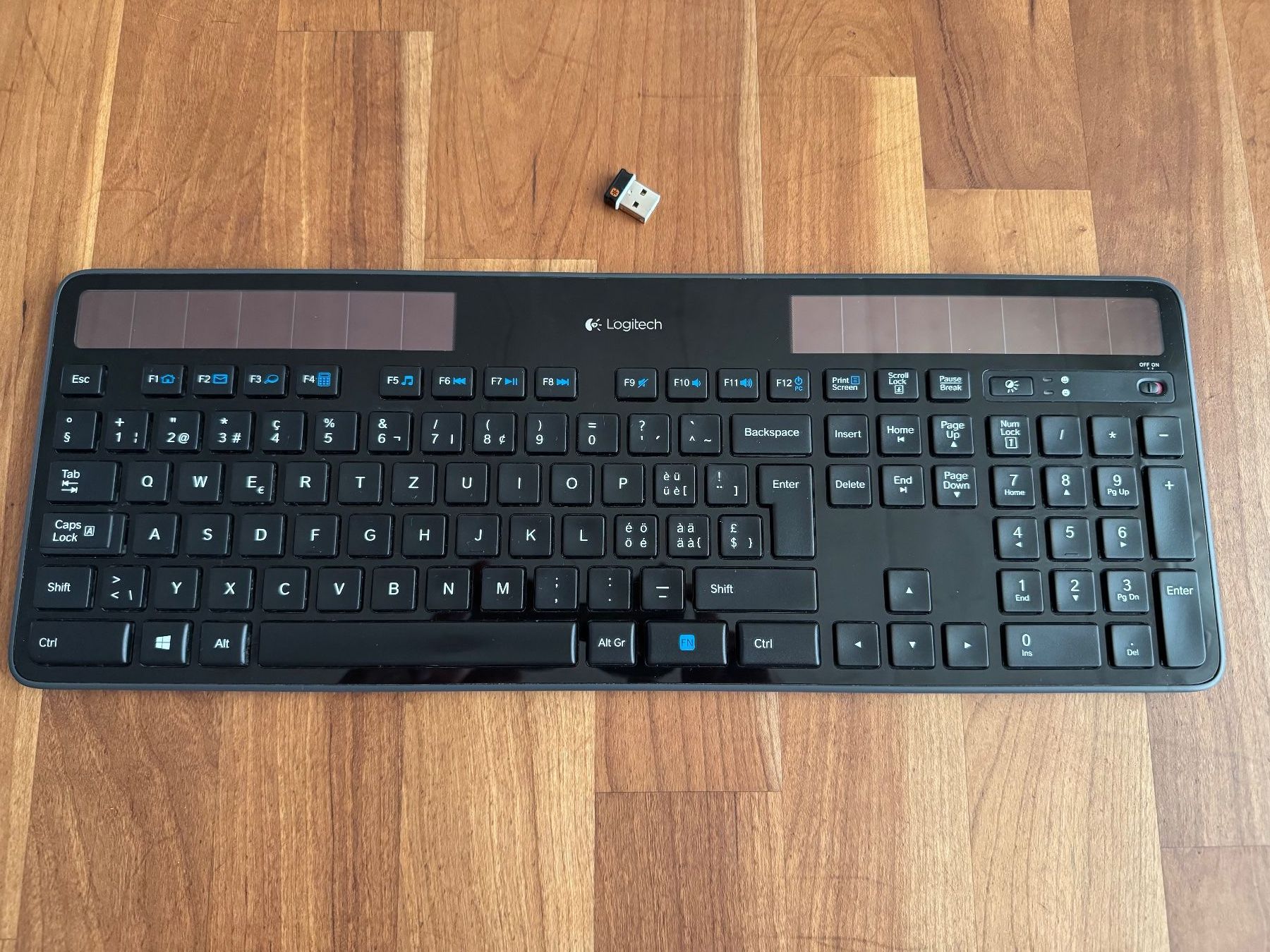 Logitech Tastiere: Logitech K750 Wireless Solar Keyboard für Mac – Usato da Schaffhausen venduto da Legolas_7