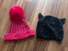 2 jolis bonnets neufs