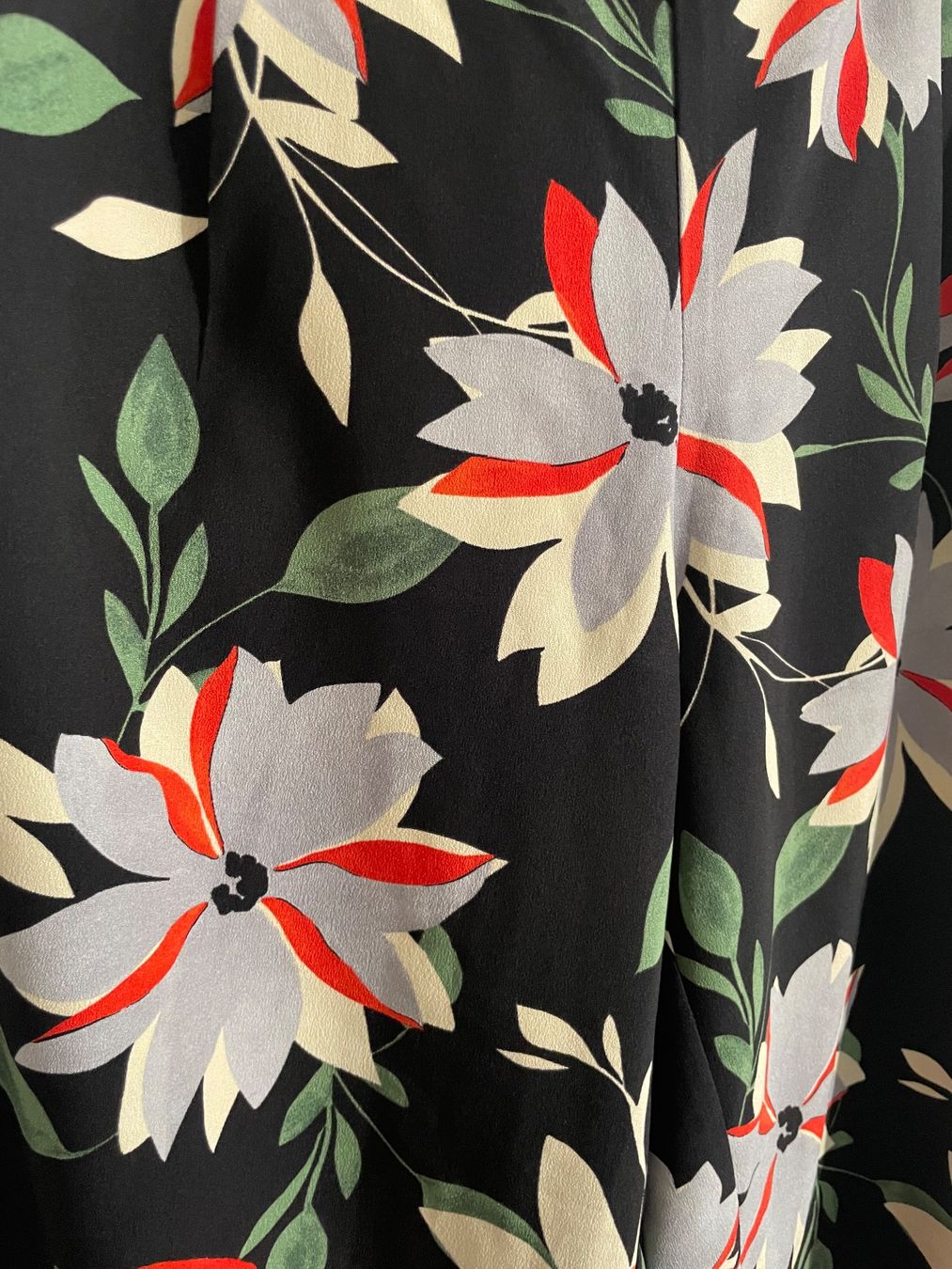 Zara Hosen: Pantalon Zara Motifs – Gebraucht aus Neuchâtel von Enoemis_ 1