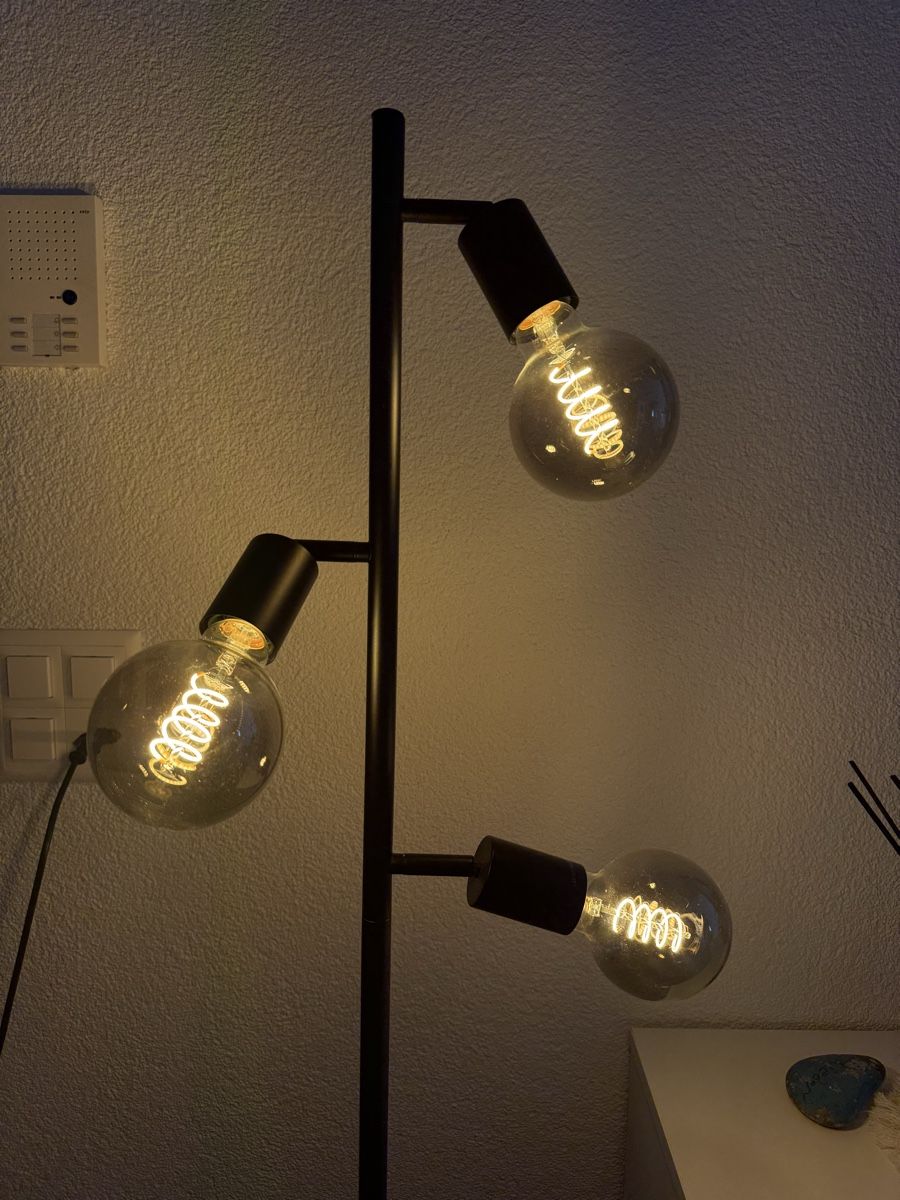 Pfister Lampade: Stehlampe mit 3 Leuchten, schwarz – Usato da Dietikon venduto da daryam 1