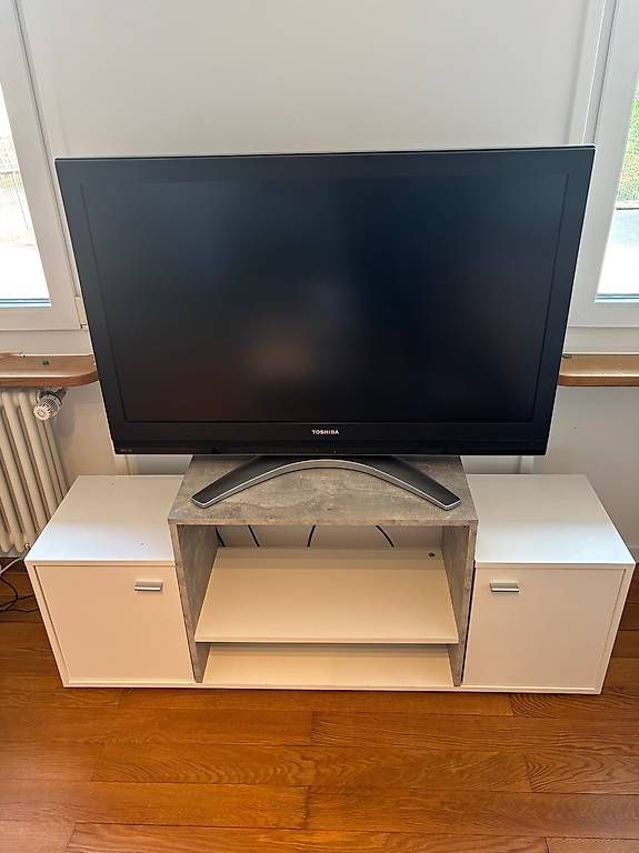 Mobili TV: Fernseh inkl. TV Möbel und HDMI Kabel – Usato da Othmarsingen venduto da bla_799z