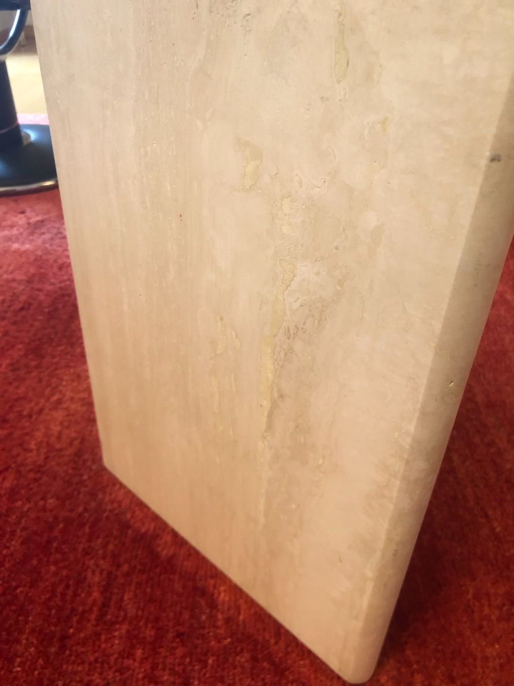 Tavoli: Couchtisch Travertin mit Glasplatte – Usato da Bern venduto da B-RT 3