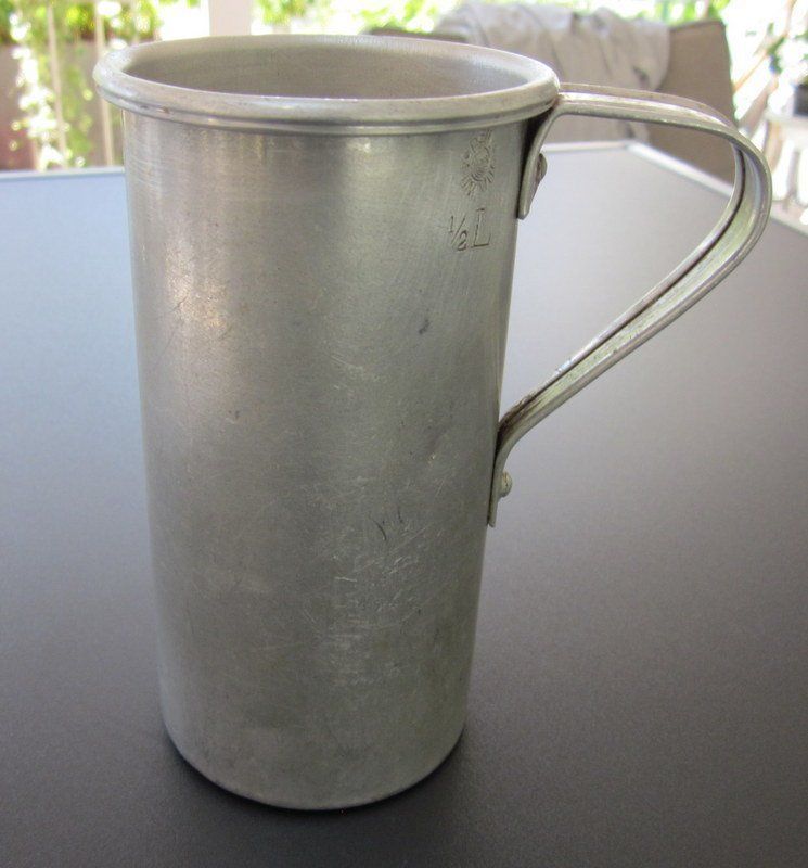 Küchengeräte: Alter Aluminium Becher/Massbecher 1/2 Liter – Gebraucht aus Bischofszell von Pfau0 2