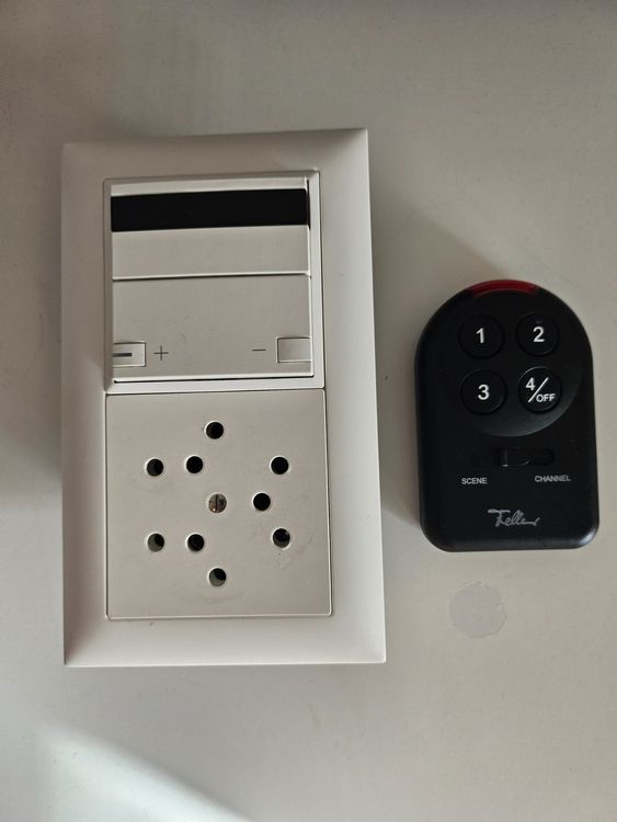Feller Beamit Dimmer mit Fernbedienung und 3 Steckdosen Kaufen auf