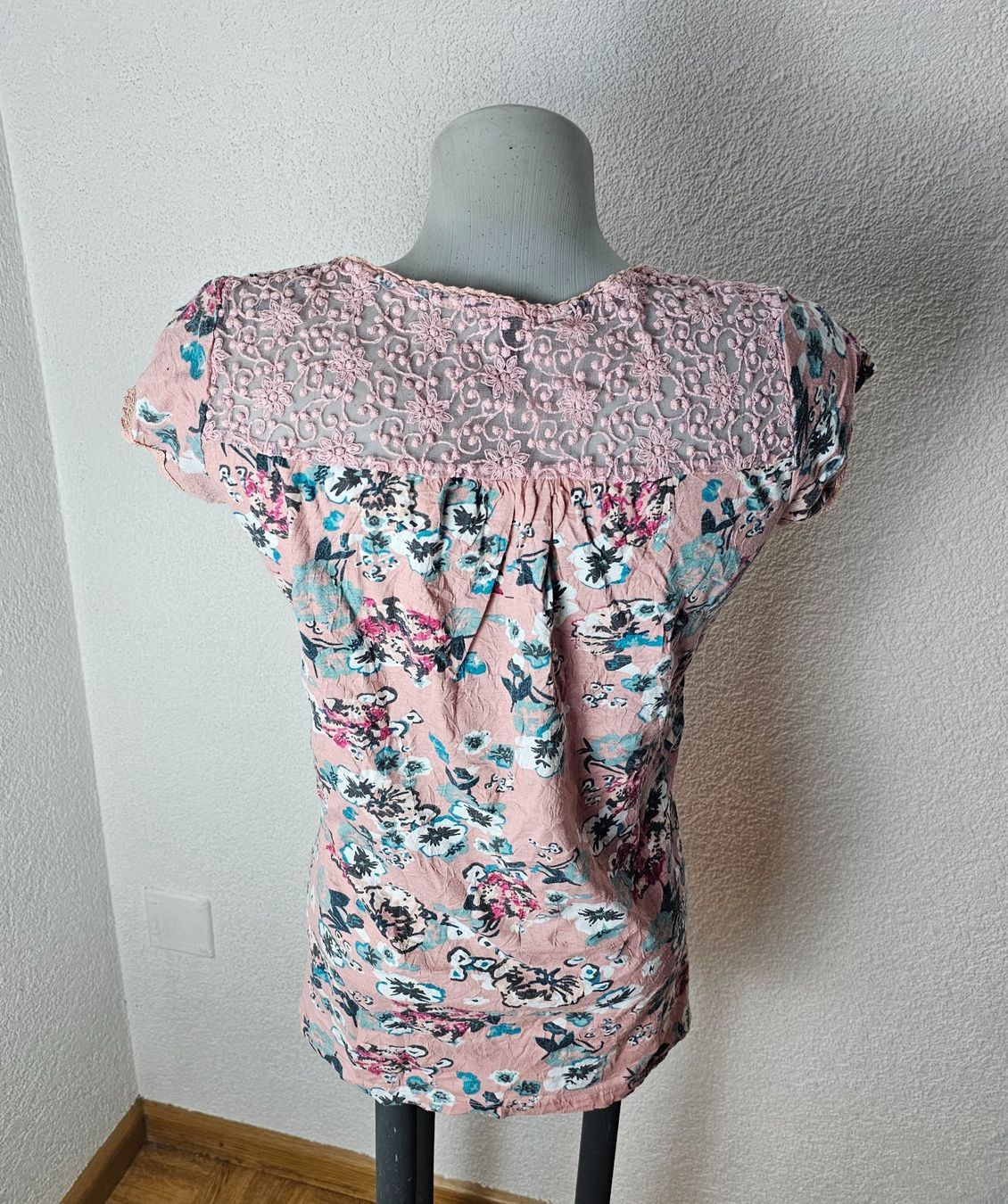 T-Shirts: romantisches T-Shirt S geblümt mit Spitze – Gebraucht aus Füllinsdorf von Sunnebliemli7 2