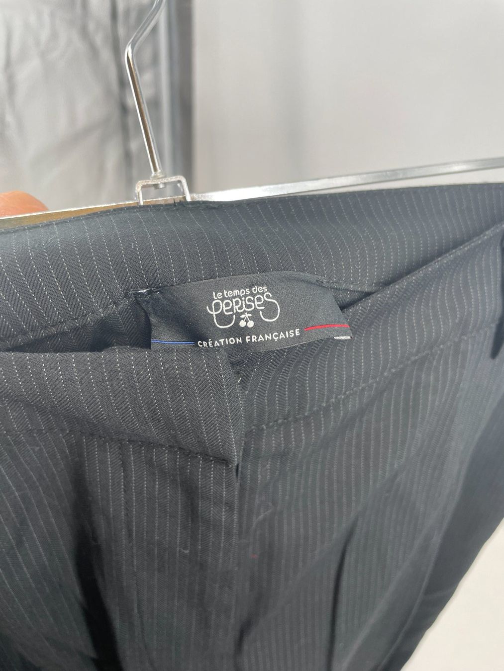 Le Temps Des Cerises Hosen: LES TEMPS DES CERISES Pantalon noir – Gebraucht aus Lausanne von PlusValue_Lausanne 2