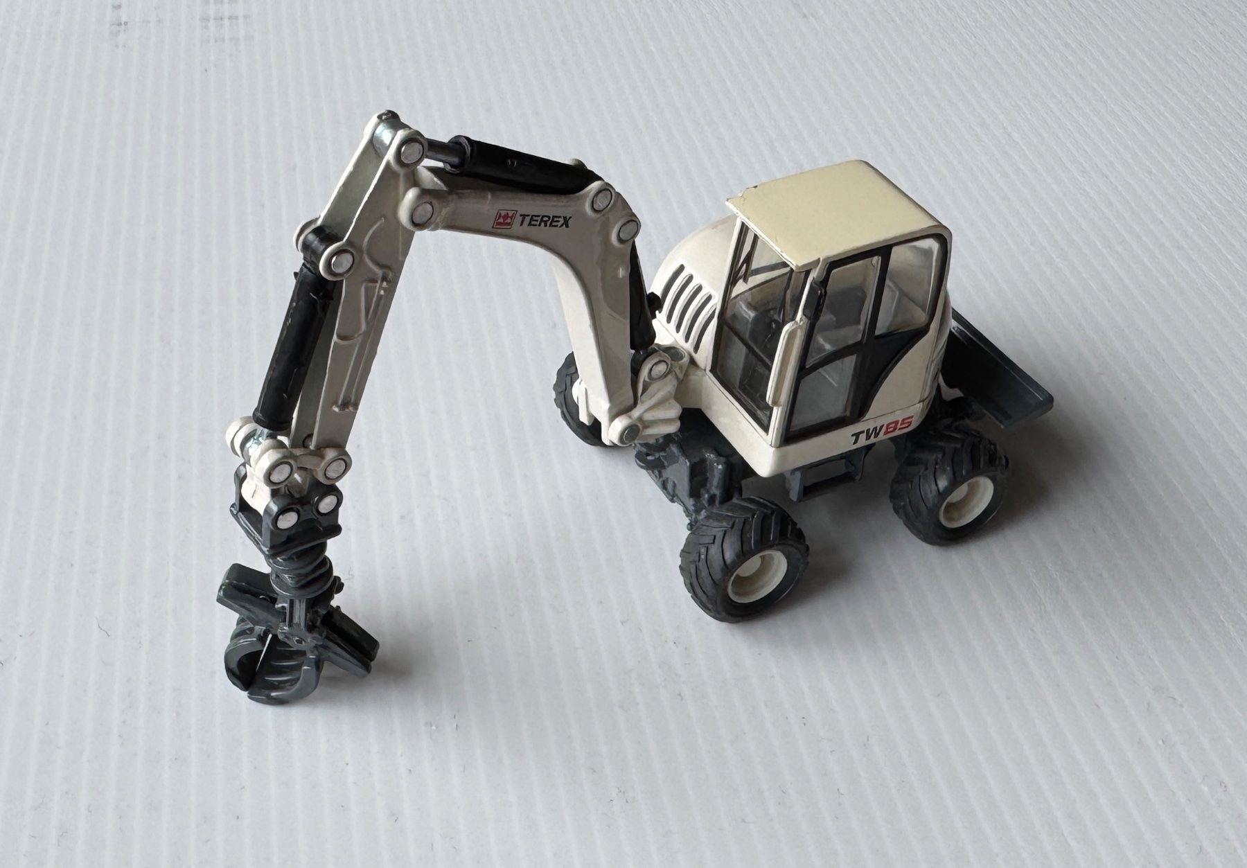 Kit di modellismo & Modellini statici: Traktor, Bagger 3 Stück – Usato da Zürich venduto da Octopus-275 1