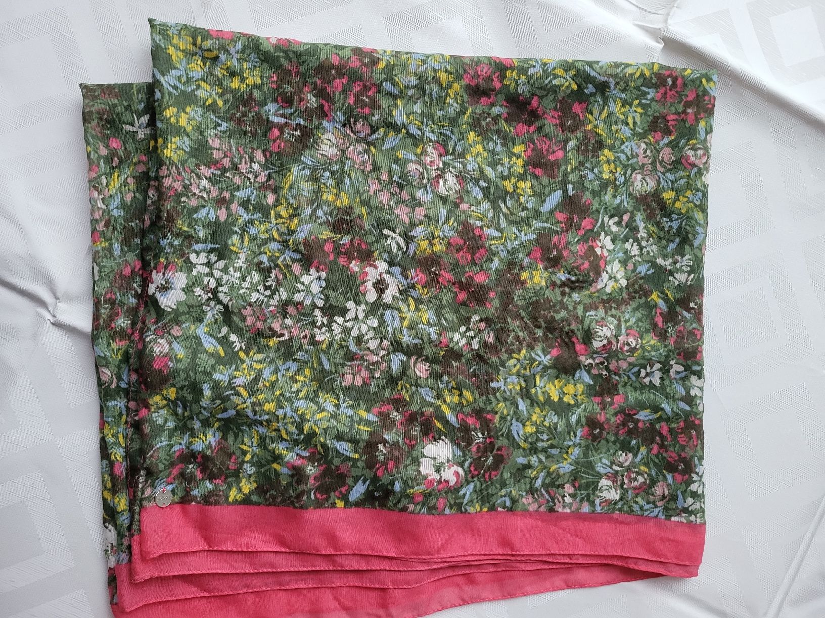 Esprit Foulard & Sciarpe: toller Loopschal von Esprit – Usato da Langenthal venduto da blueskye01