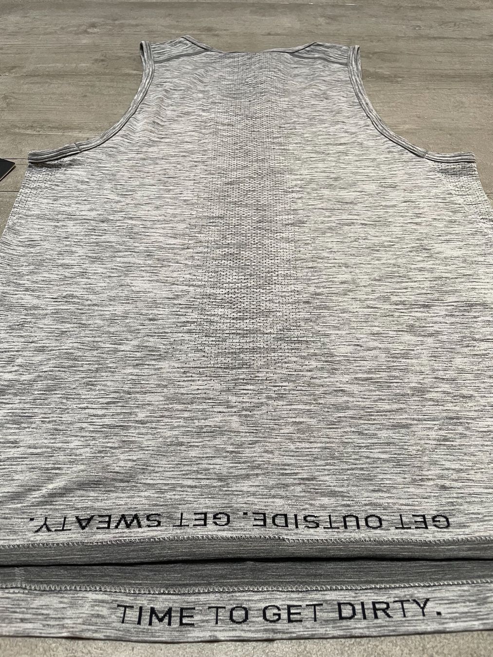 Lululemon T-Shirts: Lululemon Top NEU - Metal Vent Tech Tank – Neu und originalverpackt aus Bern von lolapennt 2