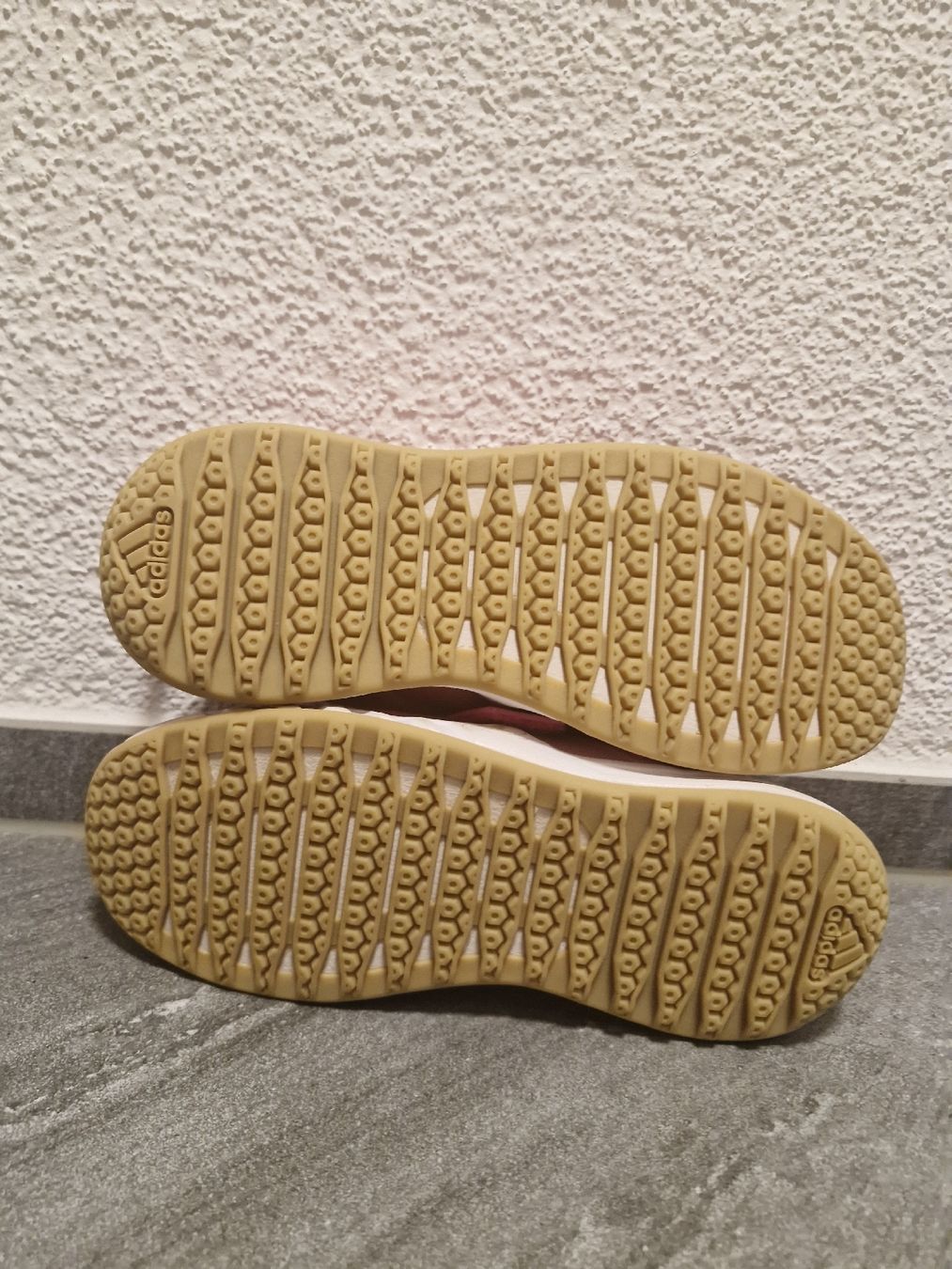 Adidas Schuhe für Mädchen: Adidas Hallenschuhe – Gebraucht aus Büetigen von Marda2 4