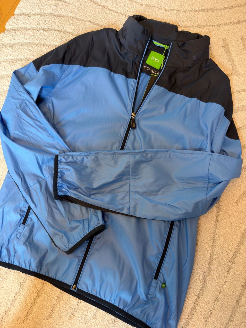 Hugo Boss Giacche: BOSS Performance Windbreaker Herren L Neu Etikett - packable – Nuovo e nell'imballaggio originale da Zürich venduto da BestsellerFashion 1