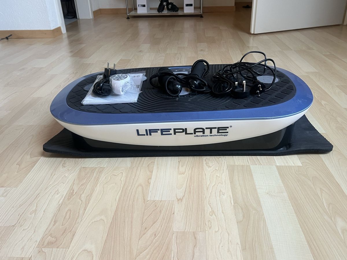 Maxxus Vélos d'appartement: Maxxus Vibrationsplatte 4.0 – Neuf (Voir description) à Ostermundigen par Steff18 2