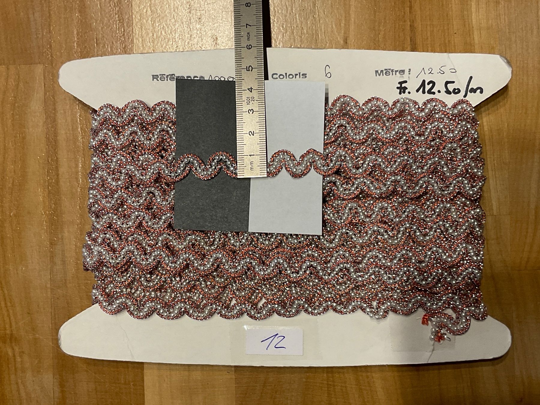Tessuti: Bordüre Textilband mit Perlen / 12 Meter – Usato da Rümlang venduto da euqinom16